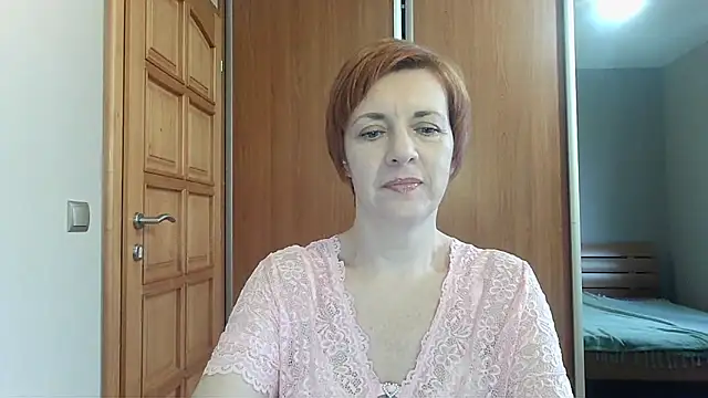 LoraLoraMay online show from February 7, 1:30 pm