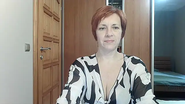 LoraLoraMay online show from April 13, 1:26 pm