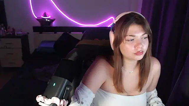 Snapshot of helengilmor chatting on October 8, 4:29 pm helengilmor online show from October 8, 4:29 pm