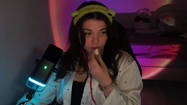 helengilmor online show from February 26, 5:24 pm