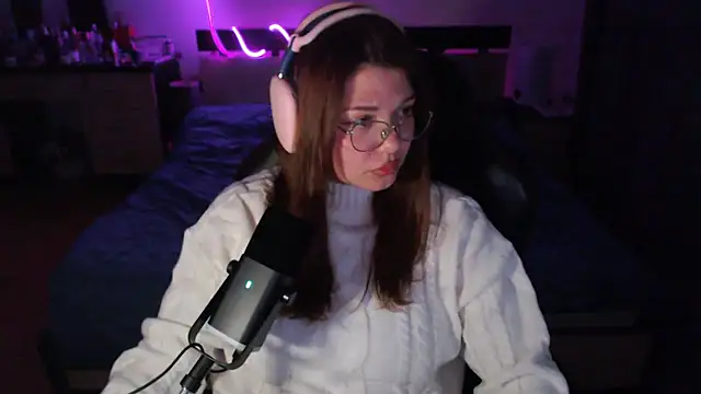 Snapshot of helengilmor chatting on November 17, 5:39 pm helengilmor online show from November 17, 5:39 pm