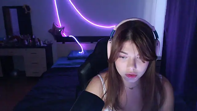 Snapshot of helengilmor chatting on October 2, 5:44 am helengilmor online show from October 2, 5:44 am