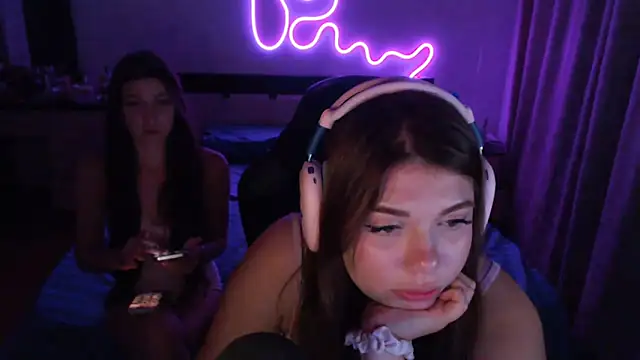 Snapshot of helengilmor chatting on September 8, 6:29 pm helengilmor online show from September 8, 6:29 pm