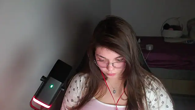 helengilmor online show from March 5, 6:15 pm