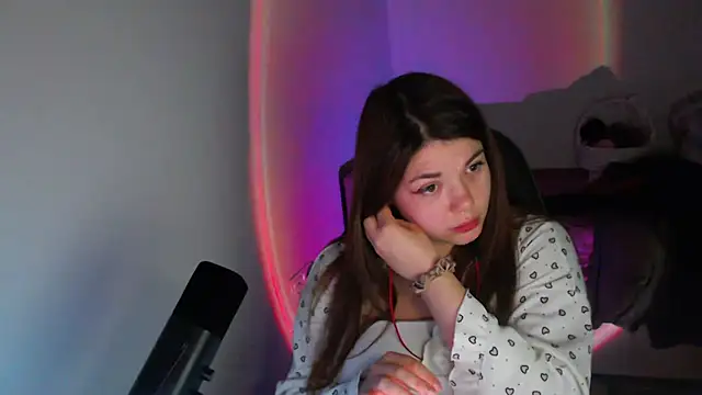 helengilmor online show from February 11, 6:19 pm