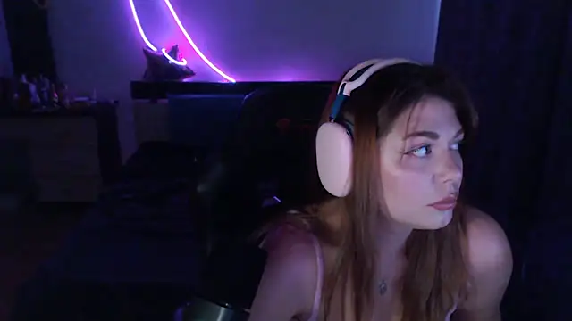 Snapshot of helengilmor chatting on October 13, 12:40 pm helengilmor online show from October 13, 12:40 pm