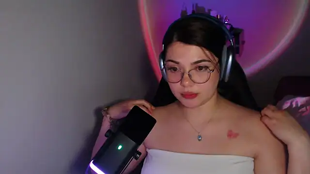 helengilmor online show from April 22, 4:36 pm