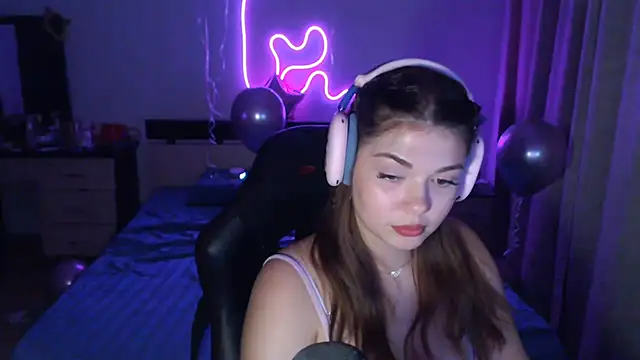 Snapshot of helengilmor chatting on September 9, 4:05 pm helengilmor online show from September 9, 4:05 pm