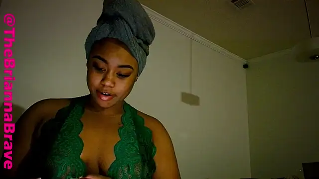 BriannaBrave online show from December 23, 3:50 am