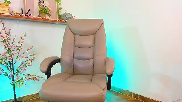 Chanelll Taylorr  online show from April 1, 6:59 am