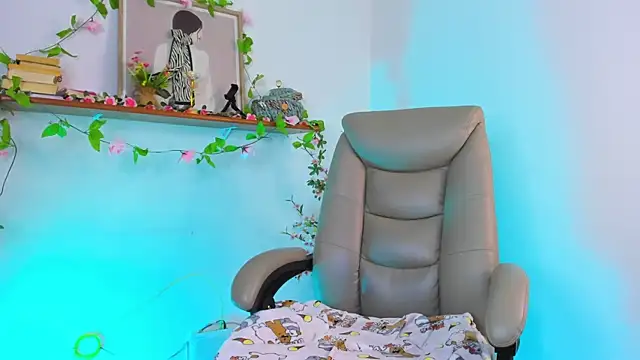 Chanelll Taylorr  online show from February 20, 1:13 pm