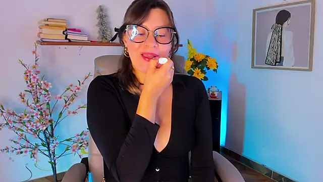 Snapshot of Chanelll_Taylorr_ chatting on June 15, 5:45 pm Chanelll Taylorr online show from June 15, 5:45 pm