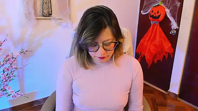 Chanelll Taylorr  online show from October 22, 9:09 am