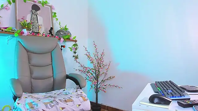 Chanelll Taylorr  online show from February 2, 12:59 pm