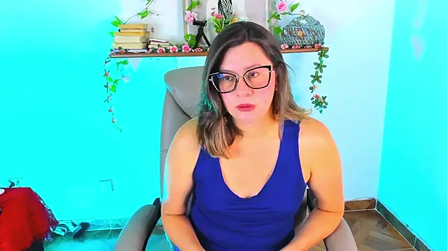 Chanelll Taylorr  online show from March 5, 9:50 am