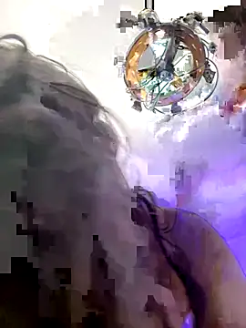 OniricFemme online show from December 16, 1:32 am