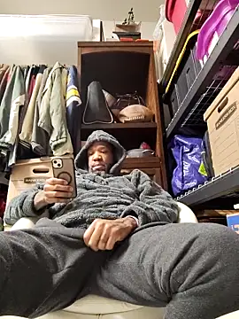 Snapshot of 3prettyboy3 chatting on November 19, 8:03 am 3prettyboy3 online show from November 19, 8:03 am