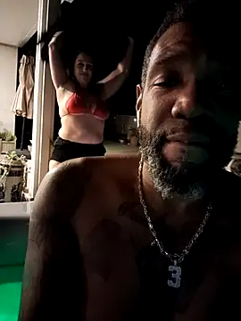 Snapshot of 3prettyboy3 chatting on November 9, 8:29 am 3prettyboy3 online show from November 9, 8:29 am