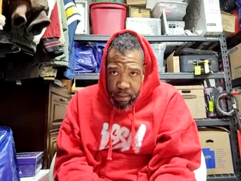 Snapshot of 3prettyboy3 chatting on October 20, 10:05 am 3prettyboy3 online show from October 20, 10:05 am