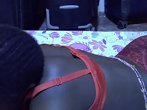 Snapshot of Adaline-Paris chatting on October 26, 8:15 am Adaline-Paris online show from October 26, 8:15 am