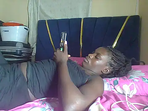 Snapshot of awino001 chatting on November 20, 2:12 am awino001 online show from November 20, 2:12 am