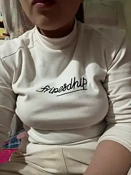 Snapshot of Milk_Mom99 chatting on February 27, 4:57 am Milk Mom99 online show from February 27, 4:57 am