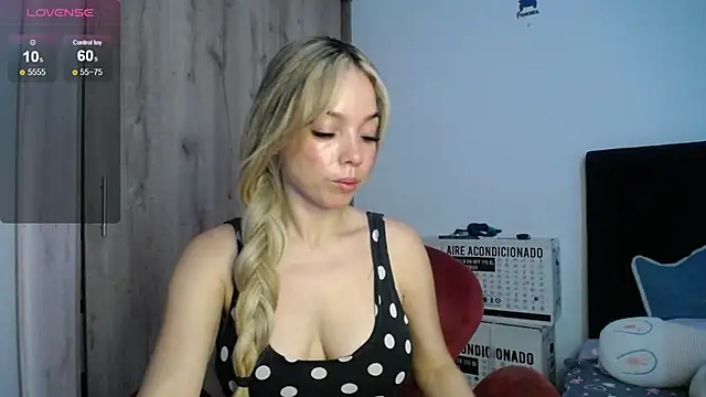 Snapshot of nakary00 chatting on February 26, 1:43 pm nakary00 online show from February 26, 1:43 pm