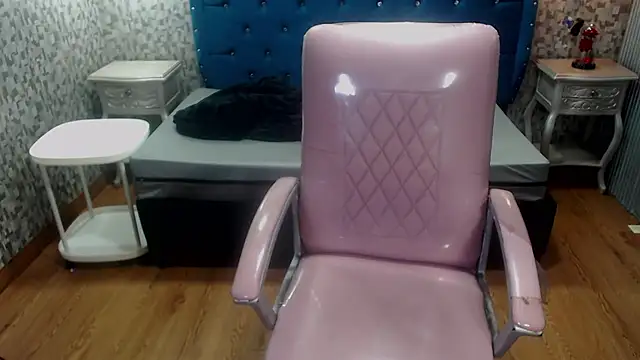 Snapshot of CurvyJulieth chatting on July 15, 9:55 pm CurvyJulieth online show from July 15, 9:55 pm
