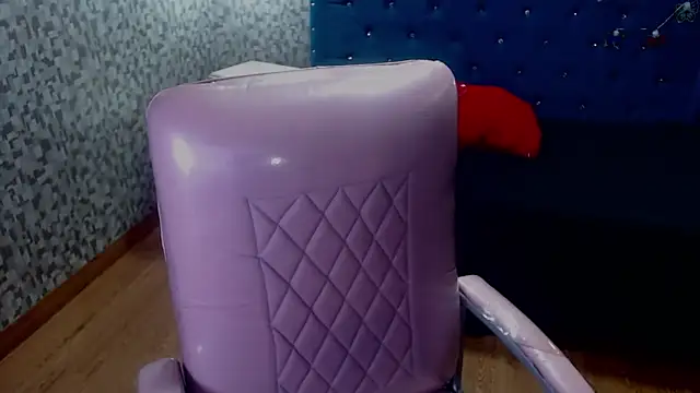 Snapshot of CurvyJulieth chatting on June 22, 2:39 am CurvyJulieth online show from June 22, 2:39 am