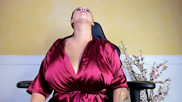 Snapshot of Lau_Beauty chatting on January 28, 4:18 am Lau Beauty online show from January 28, 4:18 am