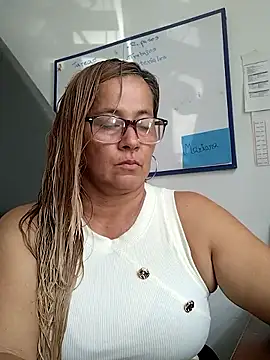 Snapshot of natally_ross21 chatting on June 11, 2:14 pm natally ross21 online show from June 11, 2:14 pm