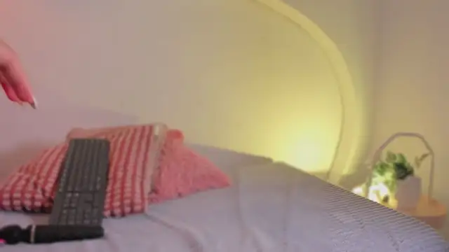 katiepeach  online show from March 24, 12:16 pm