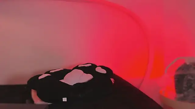 katiepeach  online show from October 29, 12:04 pm