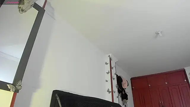 Fiore Sanz  online show from February 4, 4:15 am