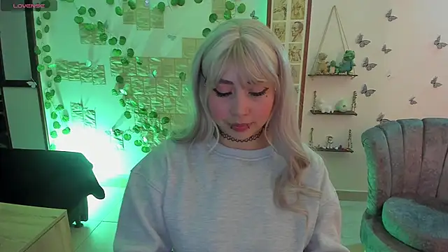 Fiore Sanz  online show from April 6, 3:02 am