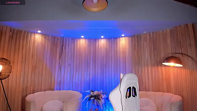 Snapshot of SamanthaKlein_ chatting on February 20, 3:45 am SamanthaKlein online show from February 20, 3:45 am