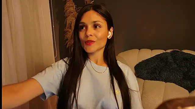 Danna-Saenz online show from January 16, 1:27 am