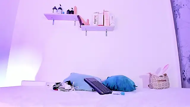 Kim Baker1 online show from October 28, 8:08 pm