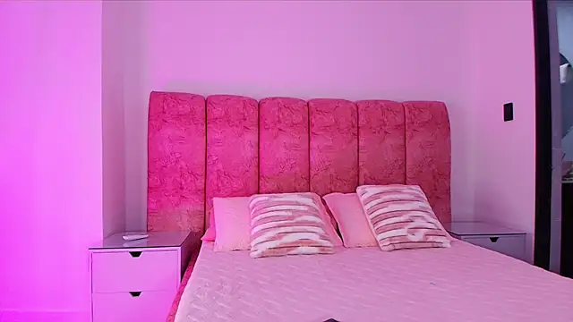 Snapshot of kendal_rossi chatting on November 18, 12:08 pm kendal rossi online show from November 18, 12:08 pm