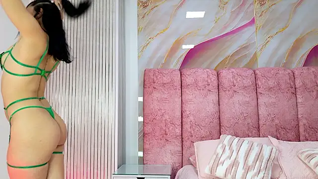 kendal rossi online show from February 4, 12:00 pm