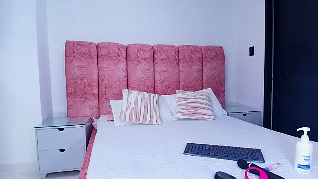 Snapshot of kendal_rossi chatting on November 28, 12:16 pm kendal rossi online show from November 28, 12:16 pm