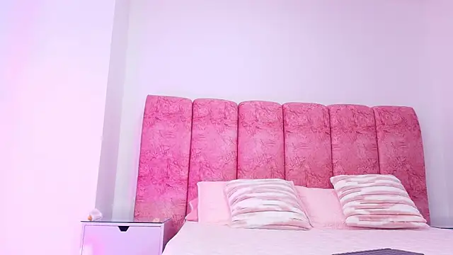 Snapshot of kendal_rossi chatting on November 24, 12:05 pm kendal rossi online show from November 24, 12:05 pm