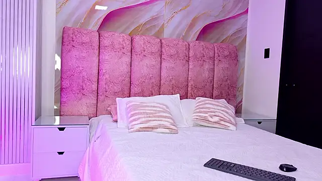 kendal rossi online show from February 14, 12:05 pm