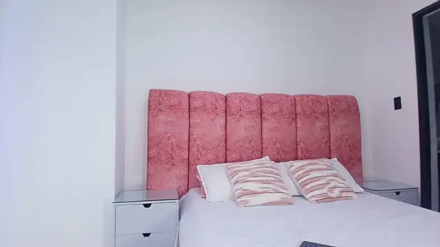 Snapshot of kendal_rossi chatting on December 16, 11:58 am kendal rossi online show from December 16, 11:58 am