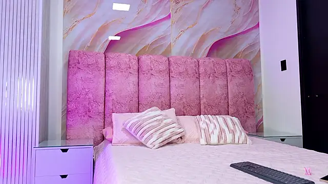 kendal rossi online show from February 12, 11:54 am