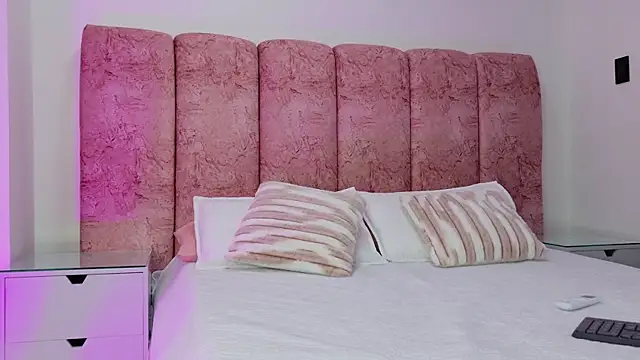 kendal rossi online show from January 11, 12:01 pm