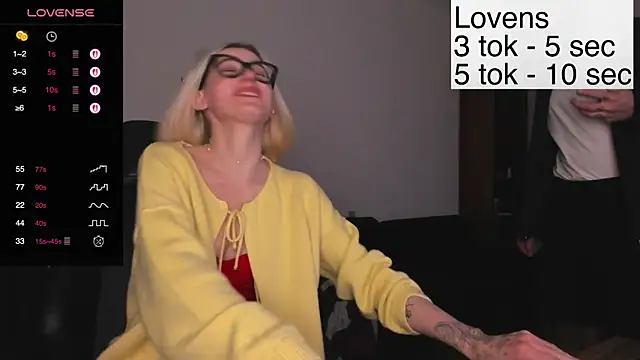 Snapshot of Sexy_Sweets chatting on October 28, 9:25 pm Sexy Sweets online show from October 28, 9:25 pm