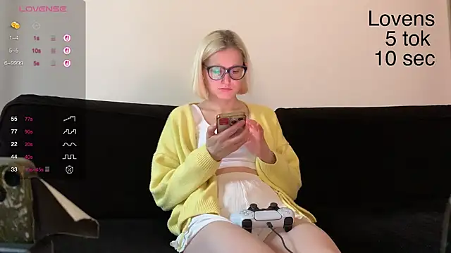 Snapshot of Sexy_Sweets chatting on October 20, 6:26 am Sexy Sweets online show from October 20, 6:26 am