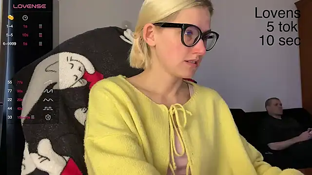 Snapshot of Sexy_Sweets chatting on October 21, 12:04 pm Sexy Sweets online show from October 21, 12:04 pm