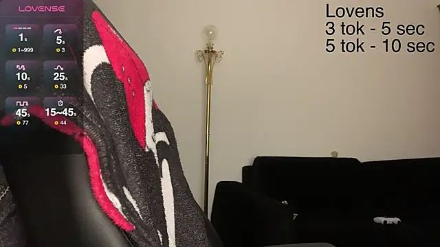 Snapshot of Sexy_Sweets chatting on December 1, 1:12 pm Sexy Sweets online show from December 1, 1:12 pm